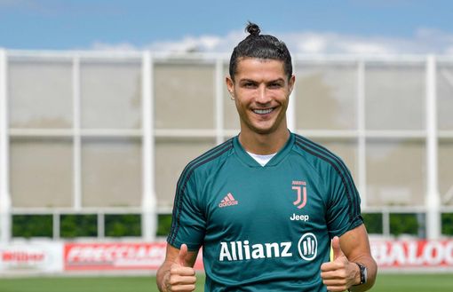 Juve, tutti negativi i giocatori sottoposti al tampone. Nuovo look per Ronaldo Juve, tutti negativi i giocatori sottoposti al tampone. Nuovo look per Ronaldo