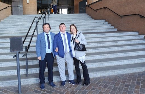 Da sinistra Pietro Miggiani, il figlio Lorenzo, e Fabia Cardillo Da sinistra Pietro Miggiani, il figlio Lorenzo, e Fabia Cardillo