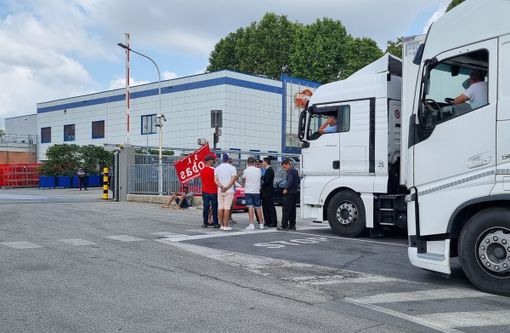 Il blocco dei tir alla Raspini Il blocco dei tir alla Raspini
