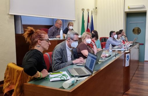 Il banco della Giunta durante la discussione