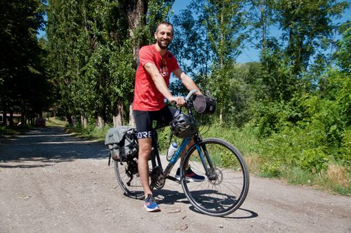 Valle, prove da candidato presidente: un tour in bici per incontrare territori e persone Valle, prove da candidato presidente: un tour in bici per incontrare territori e persone