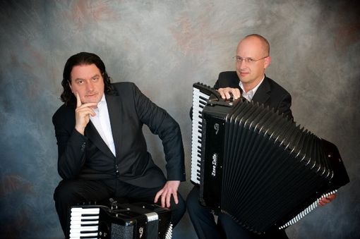 Sabato 21 settembre il Duo DissonAnce inaugura la XIII edizione del MOF nel giardino del Castello di Manta Sabato 21 settembre il Duo DissonAnce inaugura la XIII edizione del MOF nel giardino del Castello di Manta