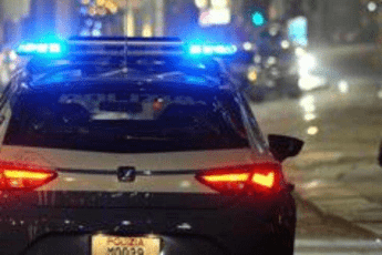 Prato, 18enne in coma dopo un pugno in piazza: caccia all'aggressore Prato, 18enne in coma dopo un pugno in piazza: caccia all'aggressore