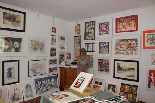 Caterina Bruno tra le sue opere