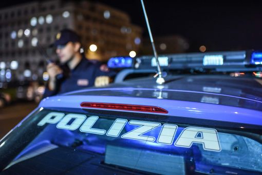 Molesta passeggeri, poi minaccia l’autista con taglierino: panico sulla Torino-Pinerolo