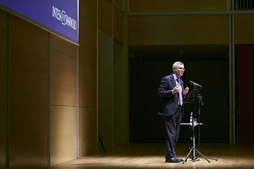 Il professor Alessandro Barbero durante una conferenza Il professor Alessandro Barbero durante una conferenza