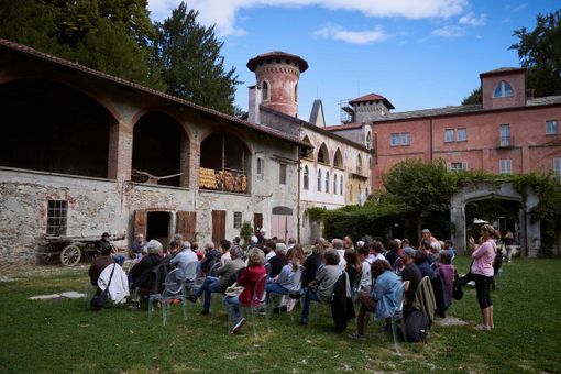 “Cambiare rotta. Oltre la società della crescita” sabato al Castello di Miradolo “Cambiare rotta. Oltre la società della crescita” sabato al Castello di Miradolo