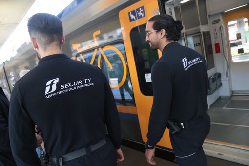 Ferrovie, oltre mille operatori di FS Security con le bodycam: più sicurezza nelle stazioni e sui treni Ferrovie, oltre mille operatori di FS Security con le bodycam: più sicurezza nelle stazioni e sui treni