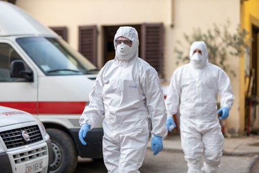 Covid, un nuovo decesso in Piemonte. Ma le persone in isolamento domiciliare scendono sotto le tremila