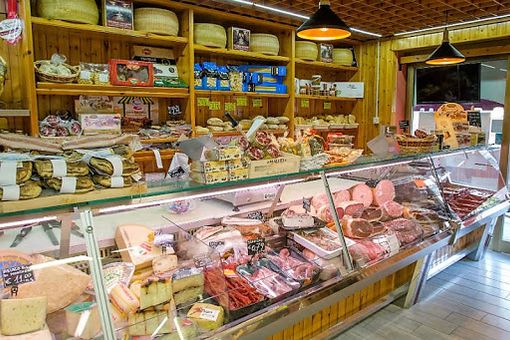 Torino e Piemonte in Zona Rossa contro il Covid-19: ecco i negozi che rimangono aperti Torino e Piemonte in Zona Rossa contro il Covid-19: ecco i negozi che rimangono aperti