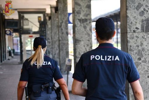 Stazioni sicure, la polizia controlla 213 bagagli: due multe Stazioni sicure, la polizia controlla 213 bagagli: due multe