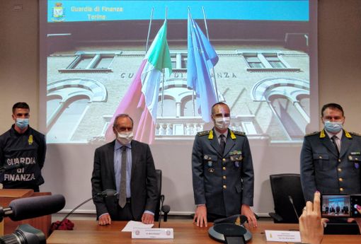 Frode milionaria nel Torinese: 2 arresti e 16 obblighi di dimora Frode milionaria nel Torinese: 2 arresti e 16 obblighi di dimora