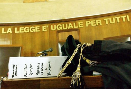 Uccise il padre violento a Collegno, il fratello della vittima: "Era un uomo buono"