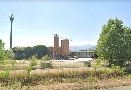 L’ex cementificio dove si nascondeva il senza fissa dimora L’ex cementificio dove si nascondeva il senza fissa dimora