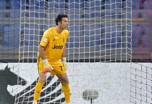 Un grande Buffon non basta, pioggia di insufficienze tra i bianconeri Un grande Buffon non basta, pioggia di insufficienze tra i bianconeri