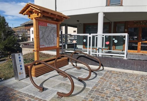 Le colonnine in piazza Fraiteve a Sestriere