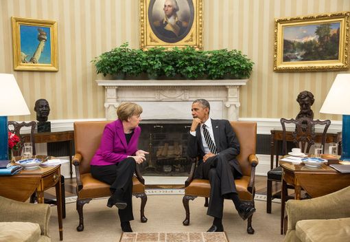 Obamagate: Obama origliava la Merkel, i tedeschi intercettavano segreti, gli italiani spiati da tutti