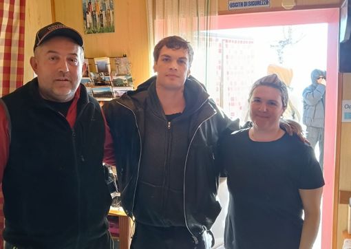 Blanco alla Vaccera: l’artista ha girato alcune scene di un nuovo videoclip e ha pranzato al Servin Blanco alla Vaccera: l’artista ha girato alcune scene di un nuovo videoclip e ha pranzato al Servin