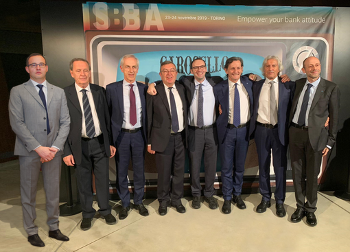 Da sx Davide Adolfo Ferré (Valdostana), Alberto Osenda (Casalgrasso e Sant’Albano Stura), Giovanni Claudio Olivero (Cherasco), Sergio Marro (Boves), Elia Dogliani (BeneBanca), Giorgio Fracalossi (Cassa Centrale), Livio Tomatis (Caraglio), Paolo Blangetti (Pianfei e Rocca de’ Baldi). Da sx Davide Adolfo Ferré (Valdostana), Alberto Osenda (Casalgrasso e Sant’Albano Stura), Giovanni Claudio Olivero (Cherasco), Sergio Marro (Boves), Elia Dogliani (BeneBanca), Giorgio Fracalossi (Cassa Centrale), Livio Tomatis (Caraglio), Paolo Blangetti (Pianfei e Rocca de’ Baldi).
