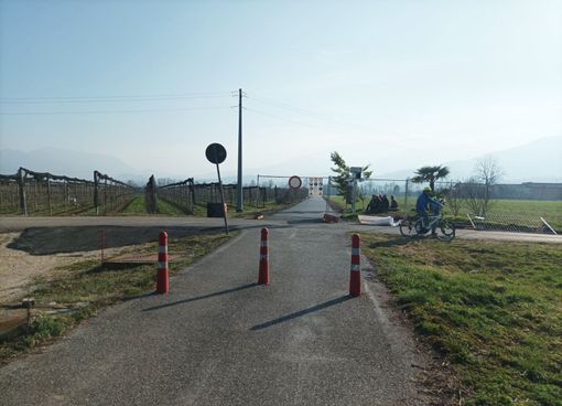 Il tratto asfaltato, ma ancora chiuso Il tratto asfaltato, ma ancora chiuso