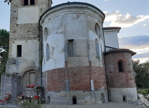 L’Abbazia Santa Maria di Cavour L’Abbazia Santa Maria di Cavour