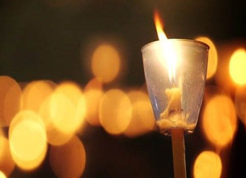 Fiaccolata a Pinerolo in sostegno alle donne iraniane