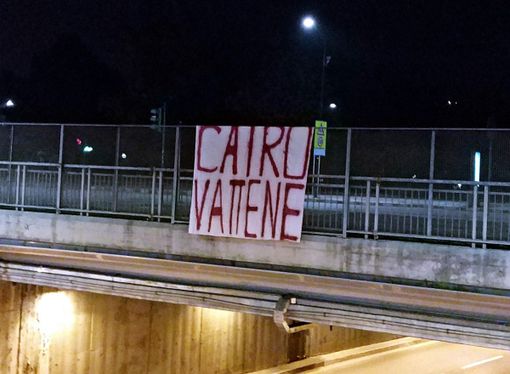 Toro, striscioni contro il Presidente: "Cairo vattene" Toro, striscioni contro il Presidente: "Cairo vattene"