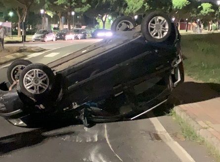 auto ribaltata auto ribaltata