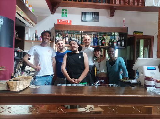 Da sinistra Lorenzo Boulard, Gianluca Carone, Nicholas Trucco, Gioele Bricco, Justine Racca e Dhoa Sappé Da sinistra Lorenzo Boulard, Gianluca Carone, Nicholas Trucco, Gioele Bricco, Justine Racca e Dhoa Sappé