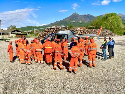 Un nuovo mezzo per i 50 anni degli Aib di Perosa Argentina