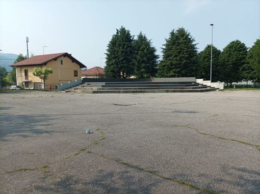 La scalinata di piazza Giretti a Bricherasio La scalinata di piazza Giretti a Bricherasio