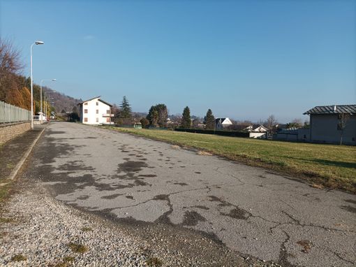 Via Appia, una delle strade che verranno asfaltate Via Appia, una delle strade che verranno asfaltate