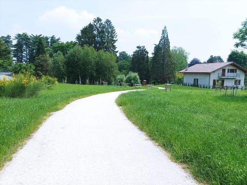 Il vialetto del parco di via Masel