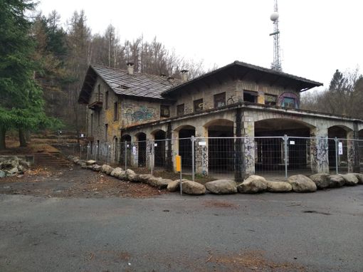 L’ex albergo di Pra Martino L’ex albergo di Pra Martino