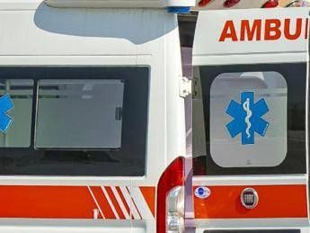 Roma, bus contro auto su via Tuscolana: morto 19enne Roma, bus contro auto su via Tuscolana: morto 19enne