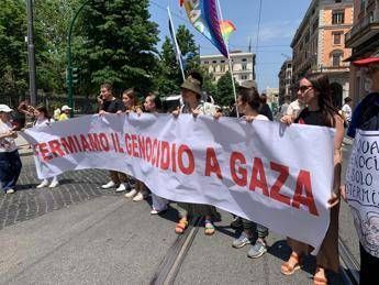 'Free Palestine', il grido della piazza per Gaza a Roma