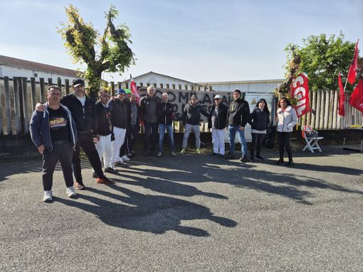 Lo sciopero di fronte ai cancelli Lo sciopero di fronte ai cancelli