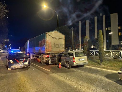 Malore alla guida, si schianta con l'auto contro un camion: muore 58enne di Villafranca Piemonte