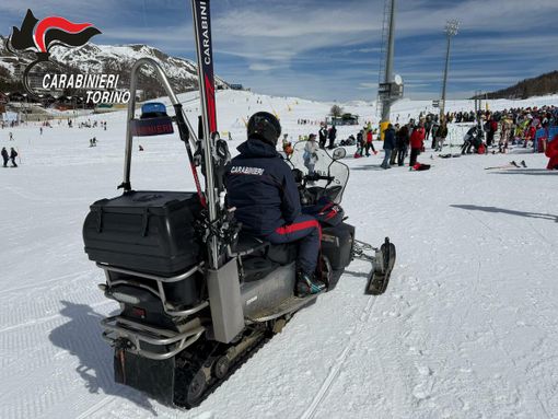 Controlli dei carabinieri in pista Controlli dei carabinieri in pista