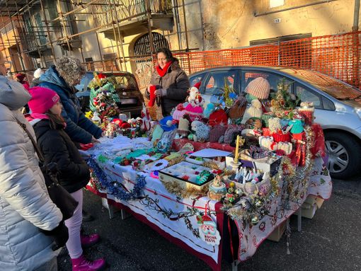 A Bibiana ‘Il Grinch’ e Babbo Natale si contendono la piazza
