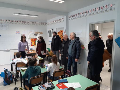 Cumiana inaugura il villaggio scolastico: «È una soluzione provvisoria che durerà qualche anno» (FOTO)