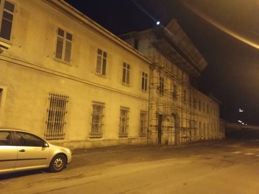 Tentano di dare fuoco all'ex Manifattura, ma vengono sorpresi da un sopralluogo Tentano di dare fuoco all'ex Manifattura, ma vengono sorpresi da un sopralluogo