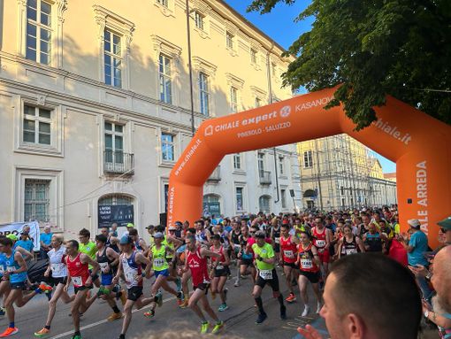 La carica dei 1.500 alla 10 mila degli Acaja di Pinerolo La carica dei 1.500 alla 10 mila degli Acaja di Pinerolo