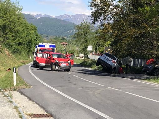 Incidente a Bagnolo Piemonte: coinvolte due auto Incidente a Bagnolo Piemonte: coinvolte due auto