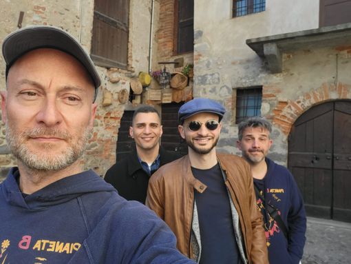 La Quadrilla Folk Band La Quadrilla Folk Band