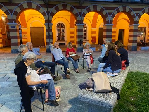 I lettori sotto il lampione I lettori sotto il lampione