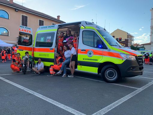 La Croce verde di None dedica un’ambulanza ai suoi angeli (FOTO)