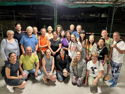 Il gruppo che lavoro alla festa multiculturale di Pomaretto Il gruppo che lavoro alla festa multiculturale di Pomaretto