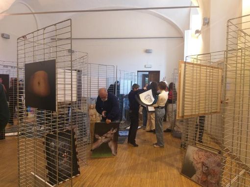 Arte e letture per dire: “Non lasciamole sole”