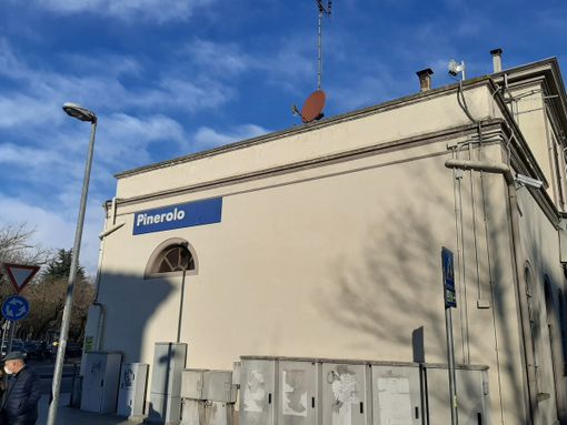 Disagi e lamentele per i bus al posto del treno Pinerolo-Lingotto